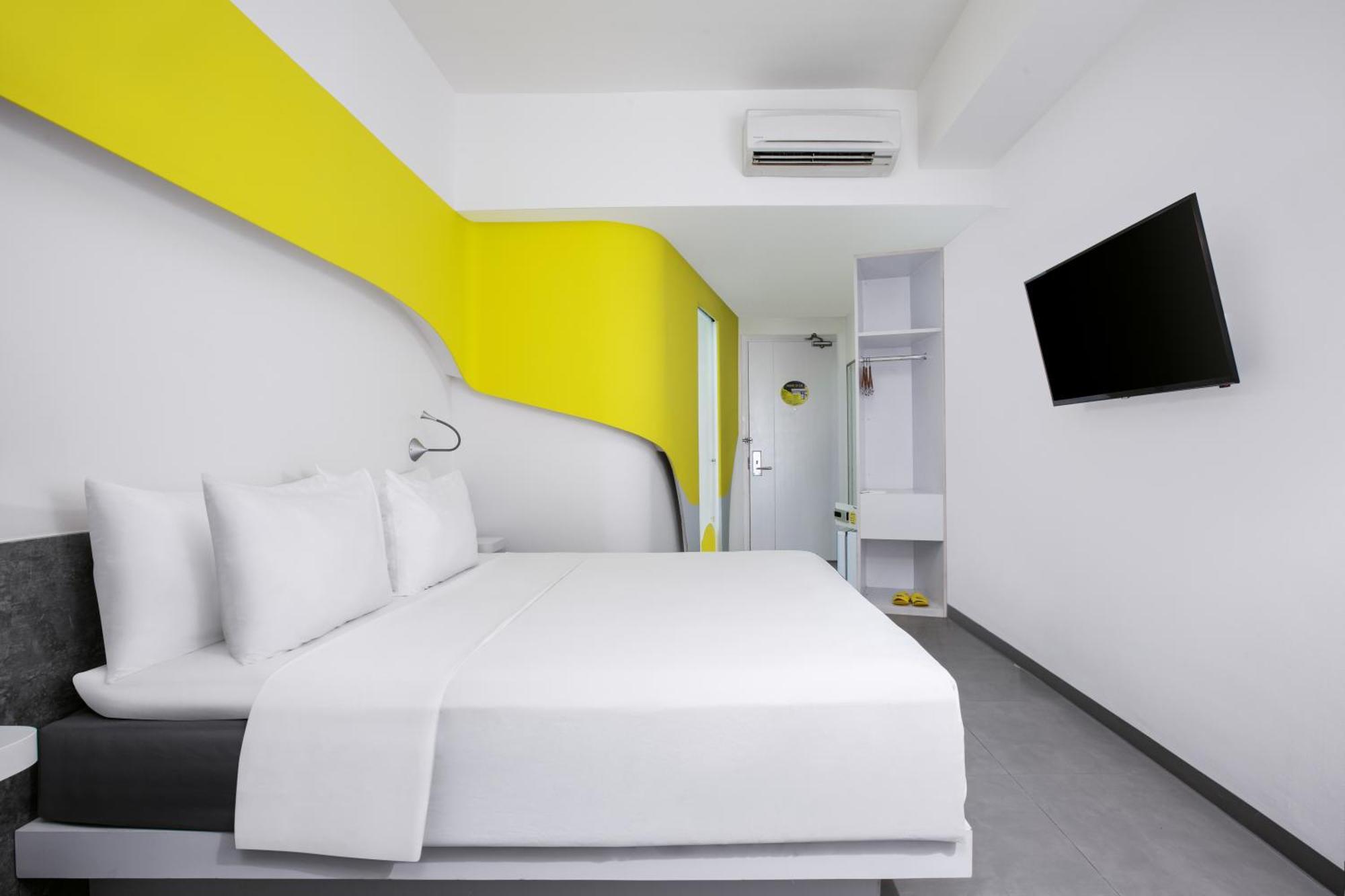 Yello Hotel Jemursari Surabaya Dış mekan fotoğraf