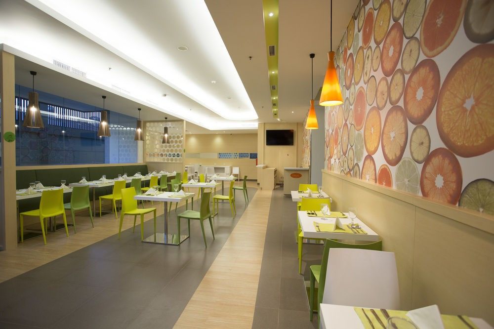 Yello Hotel Jemursari Surabaya Dış mekan fotoğraf