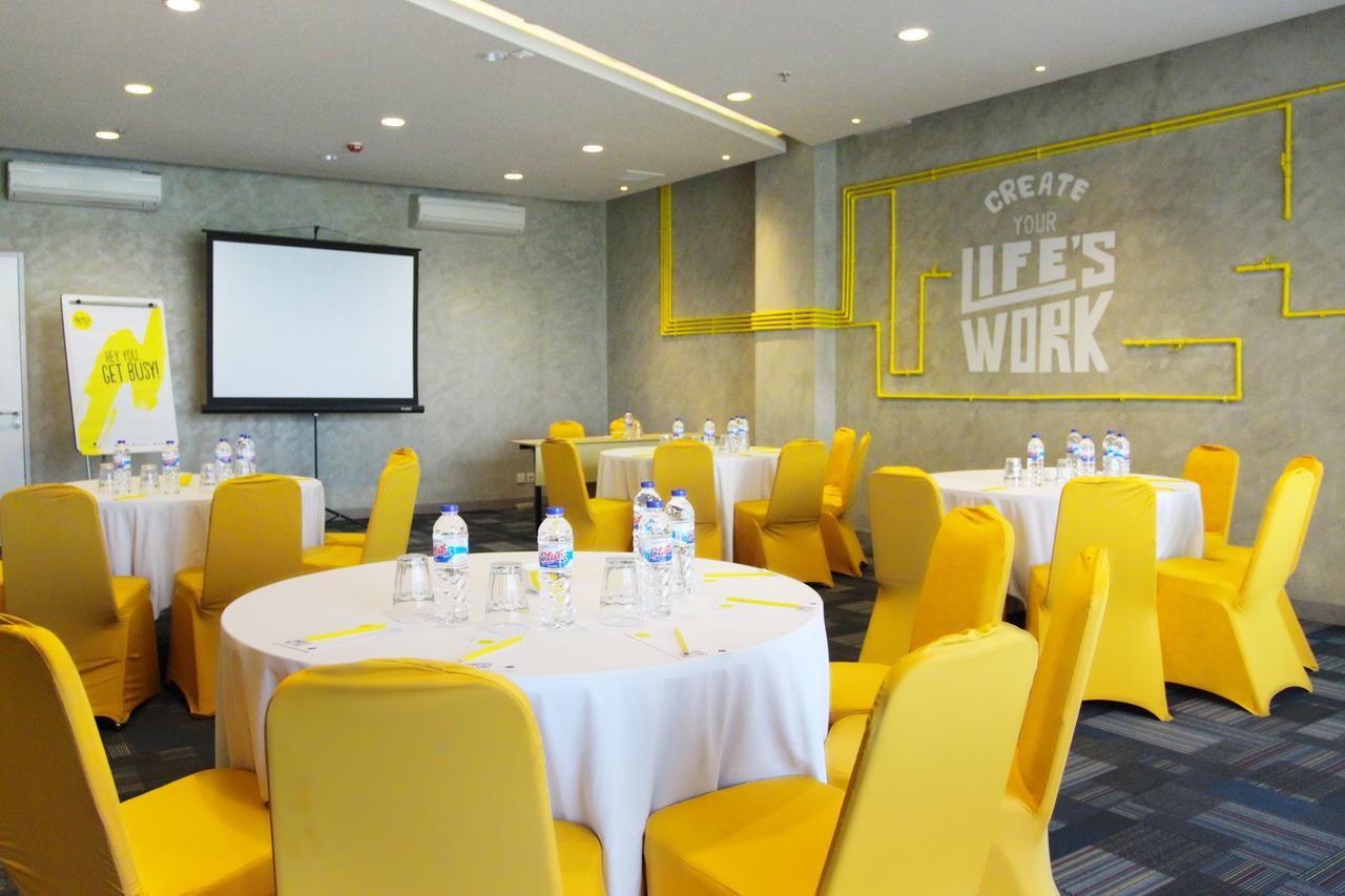 Yello Hotel Jemursari Surabaya Dış mekan fotoğraf