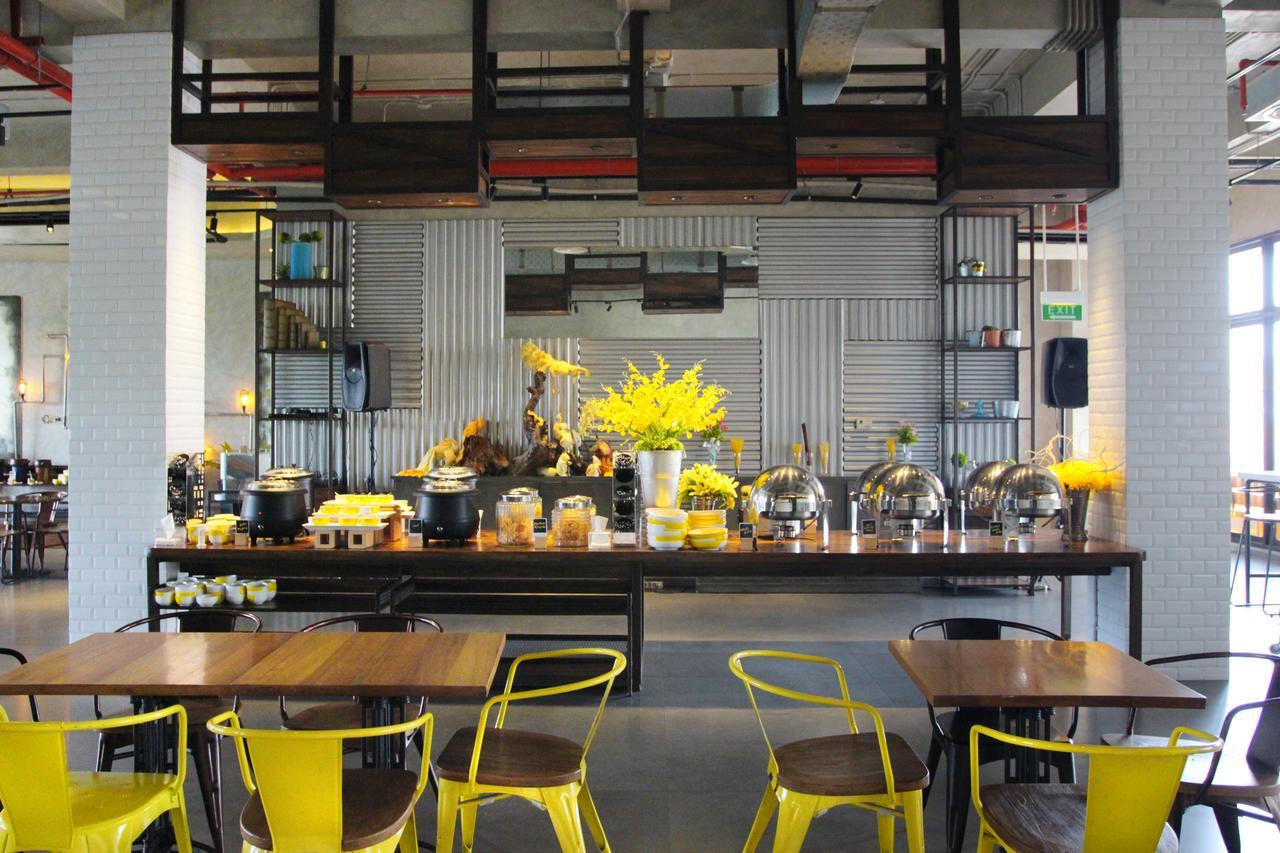 Yello Hotel Jemursari Surabaya Dış mekan fotoğraf