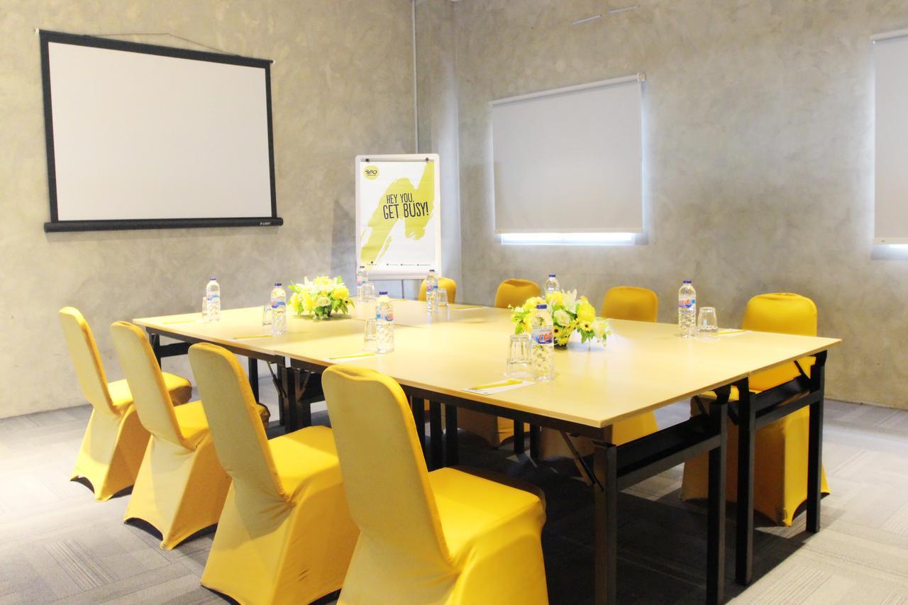 Yello Hotel Jemursari Surabaya Dış mekan fotoğraf