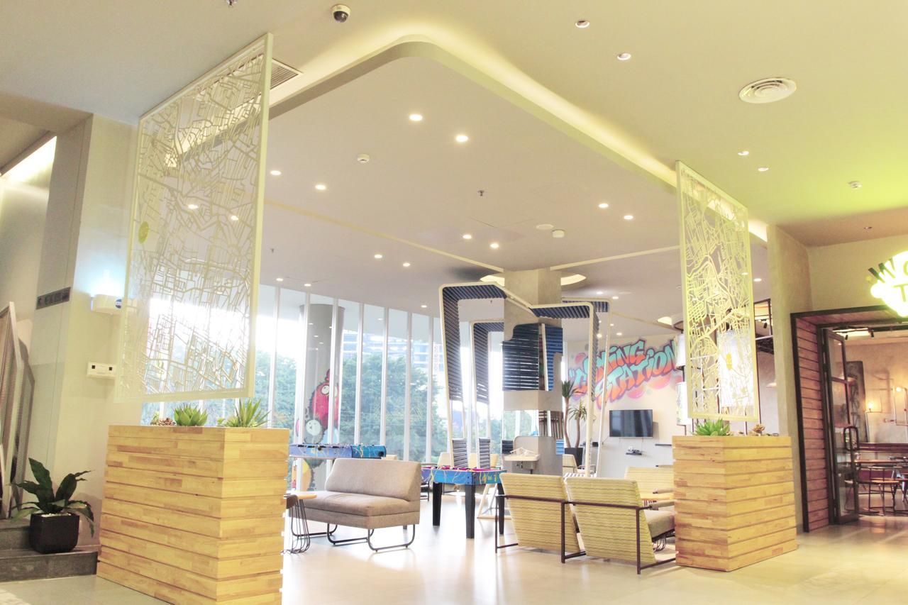 Yello Hotel Jemursari Surabaya Dış mekan fotoğraf