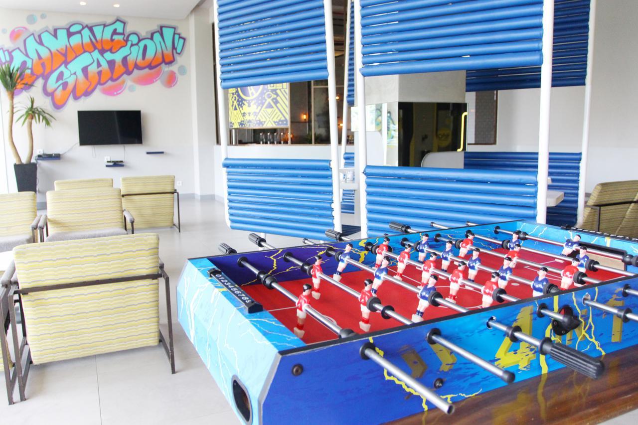 Yello Hotel Jemursari Surabaya Dış mekan fotoğraf