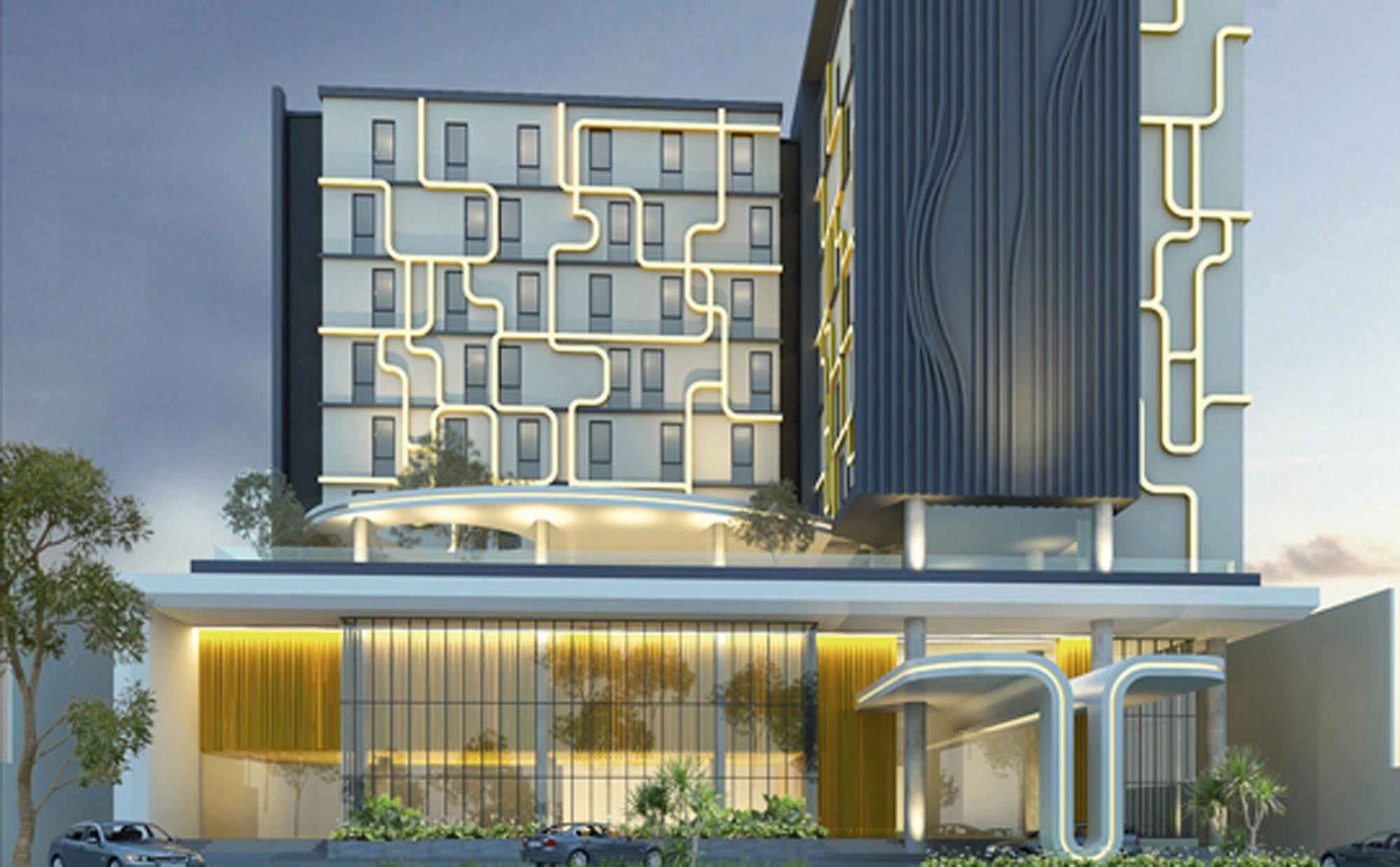 Yello Hotel Jemursari Surabaya Dış mekan fotoğraf