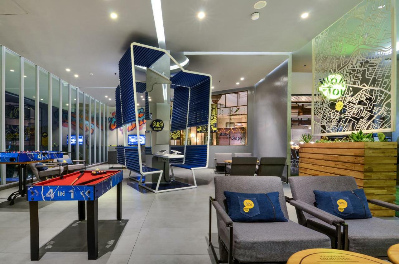 Yello Hotel Jemursari Surabaya Dış mekan fotoğraf