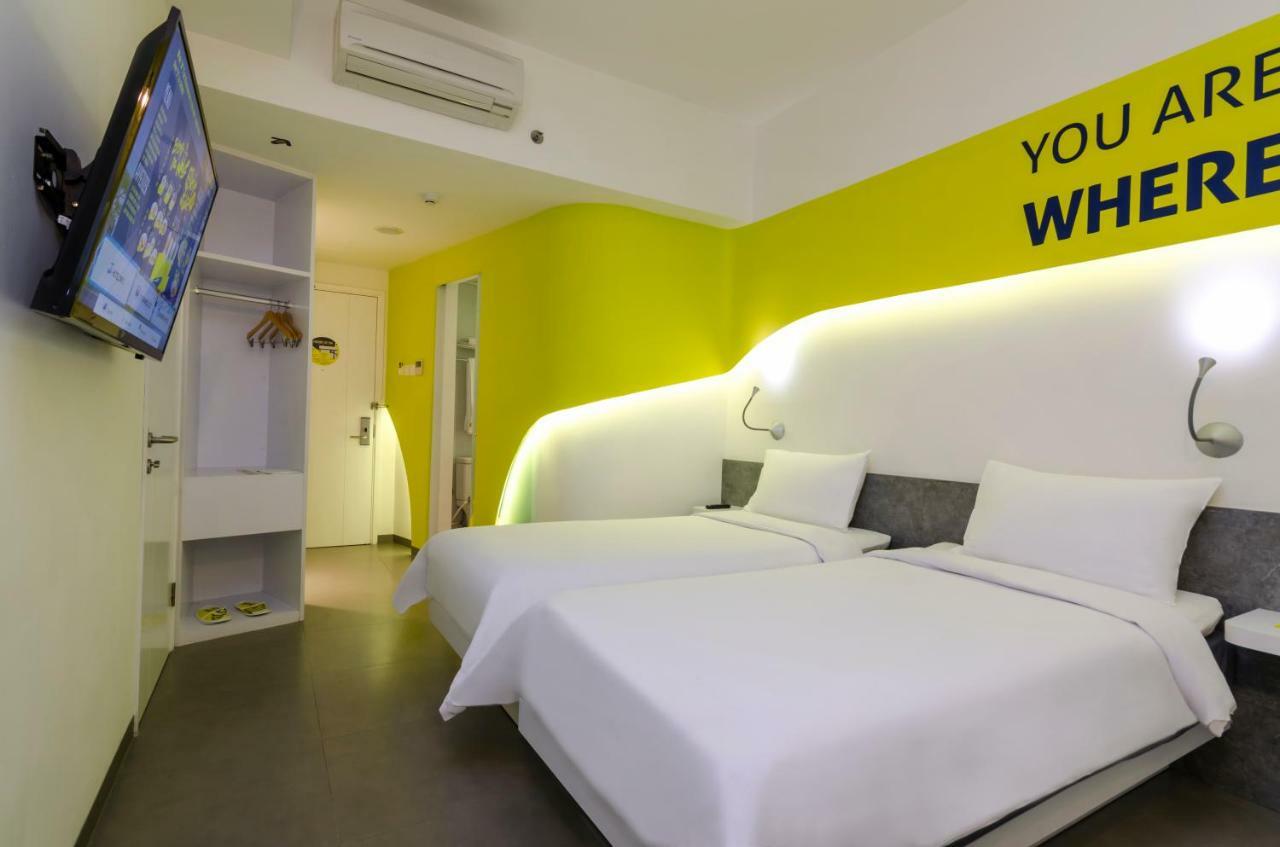 Yello Hotel Jemursari Surabaya Dış mekan fotoğraf