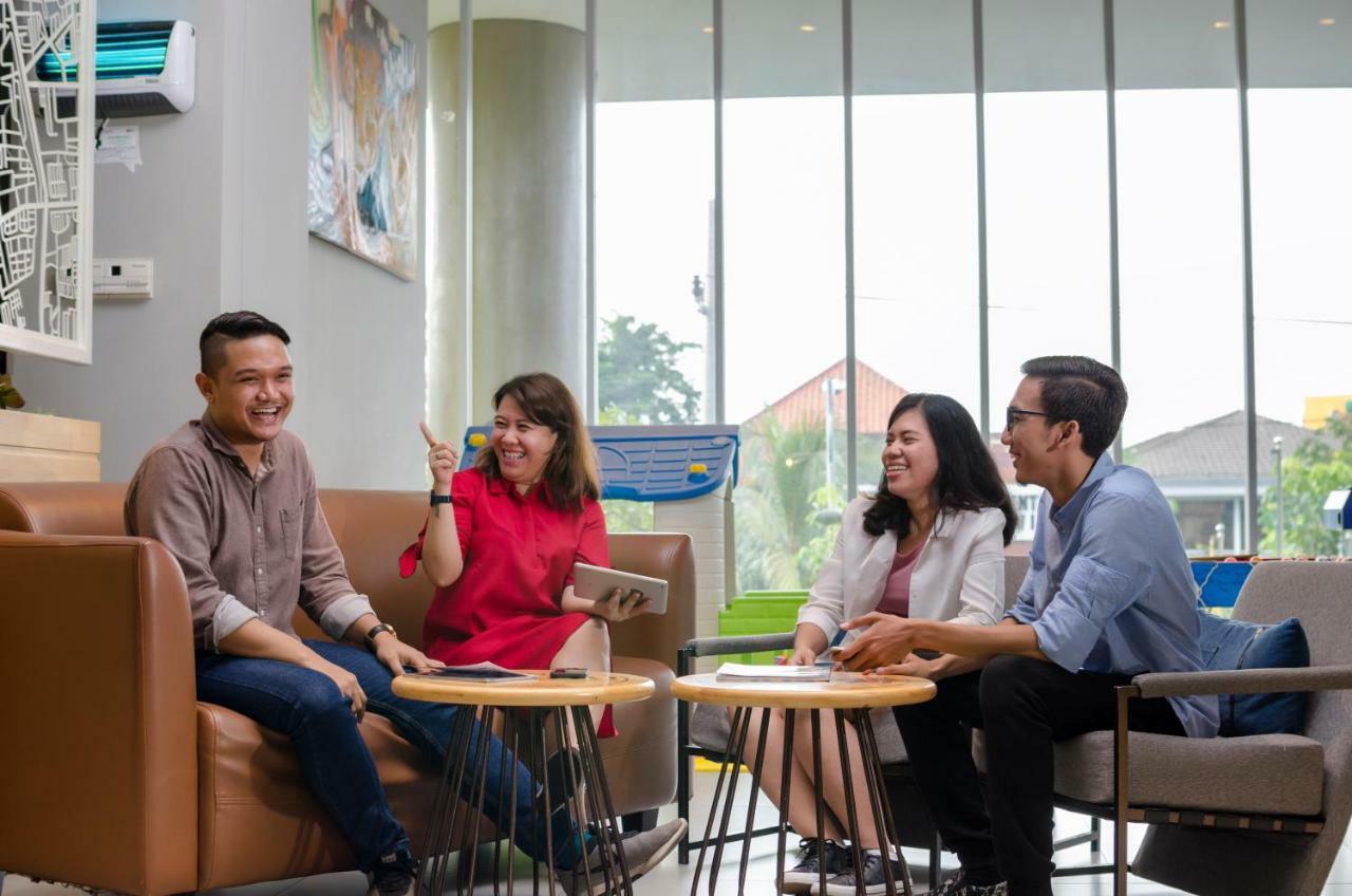 Yello Hotel Jemursari Surabaya Dış mekan fotoğraf