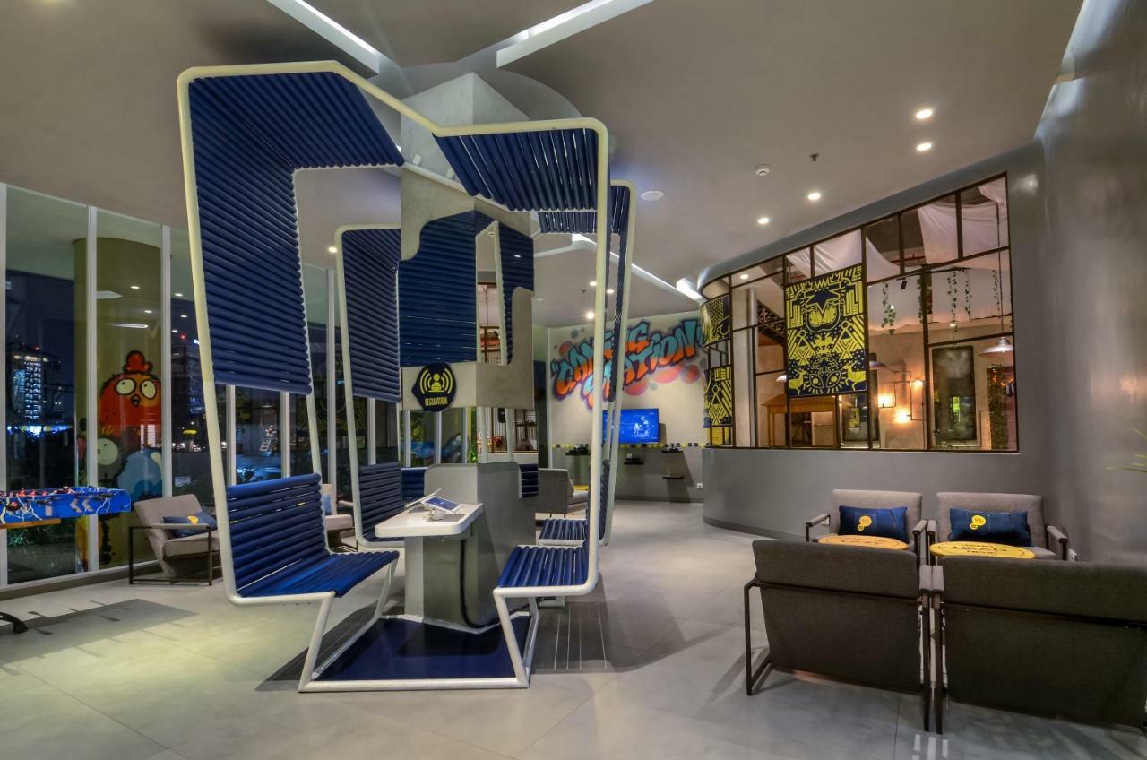 Yello Hotel Jemursari Surabaya Dış mekan fotoğraf
