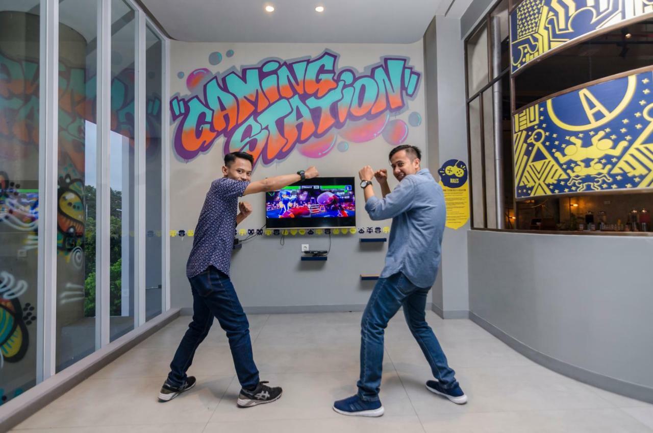Yello Hotel Jemursari Surabaya Dış mekan fotoğraf