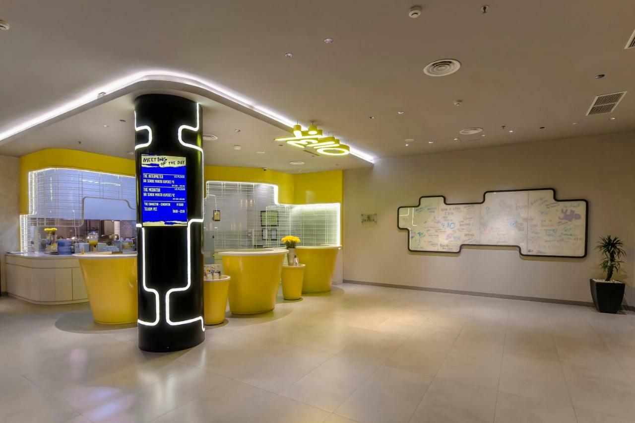 Yello Hotel Jemursari Surabaya Dış mekan fotoğraf